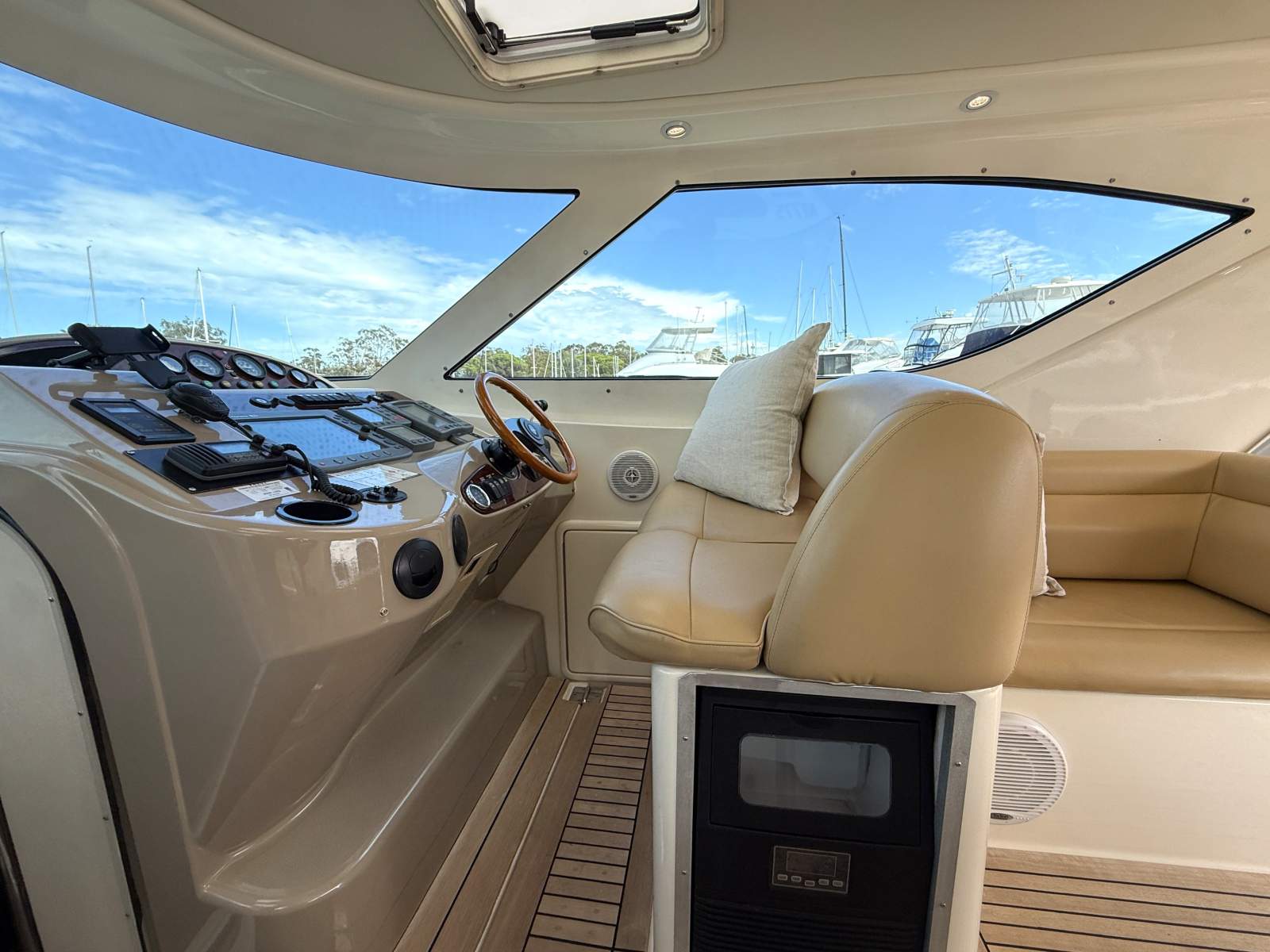 2001 RIVIERA 4000 OFFSHORE CRUISER