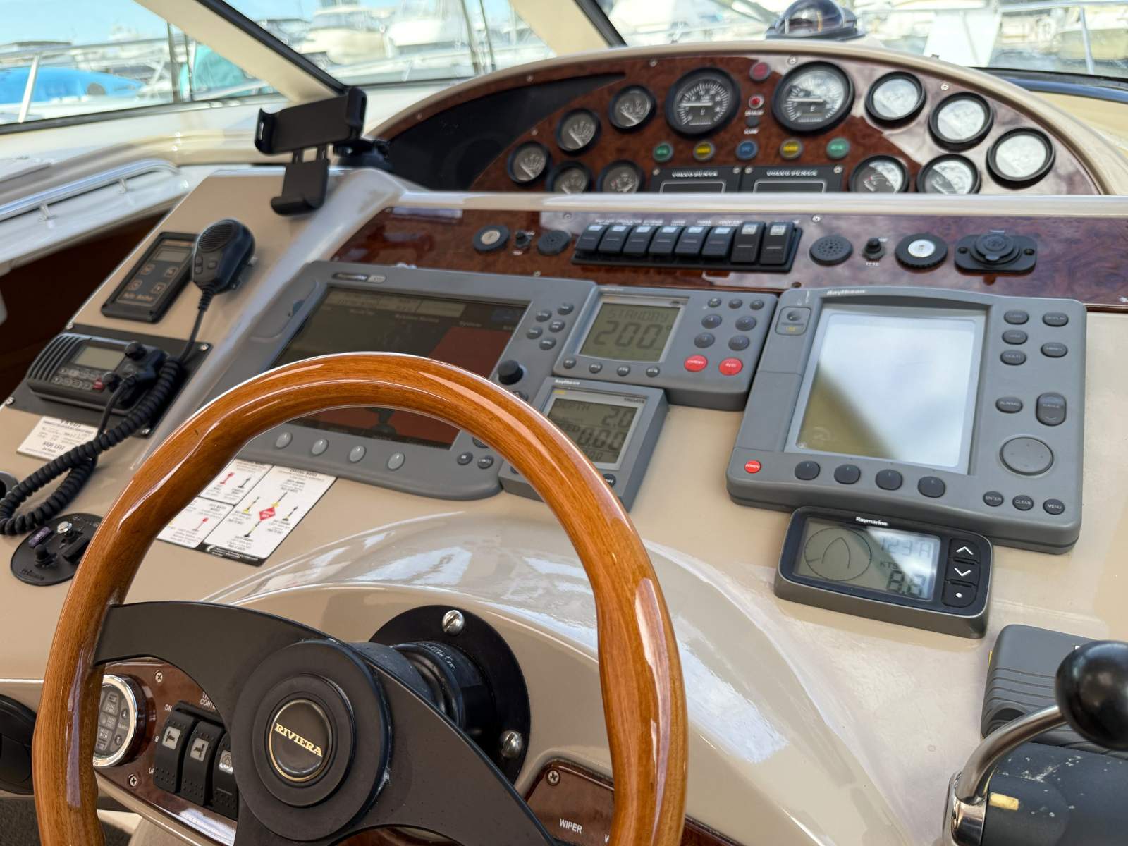 2001 RIVIERA 4000 OFFSHORE CRUISER