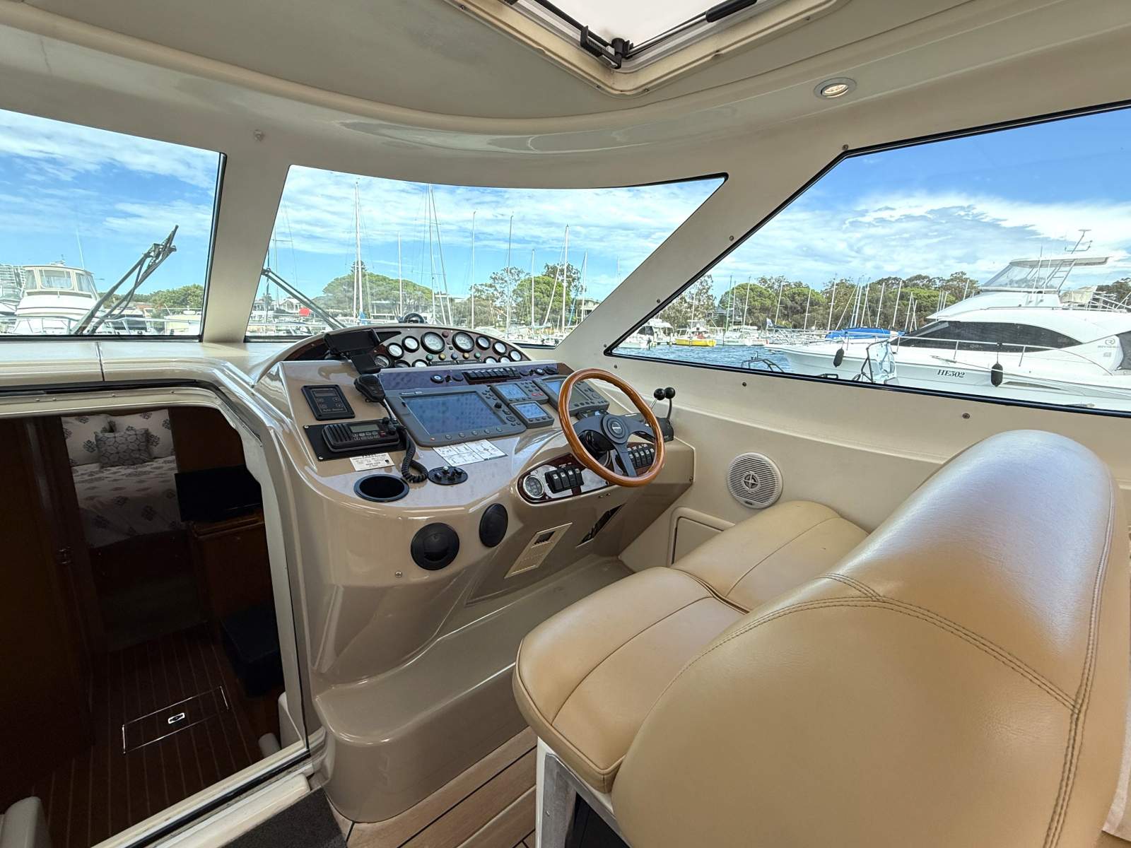 2001 RIVIERA 4000 OFFSHORE CRUISER