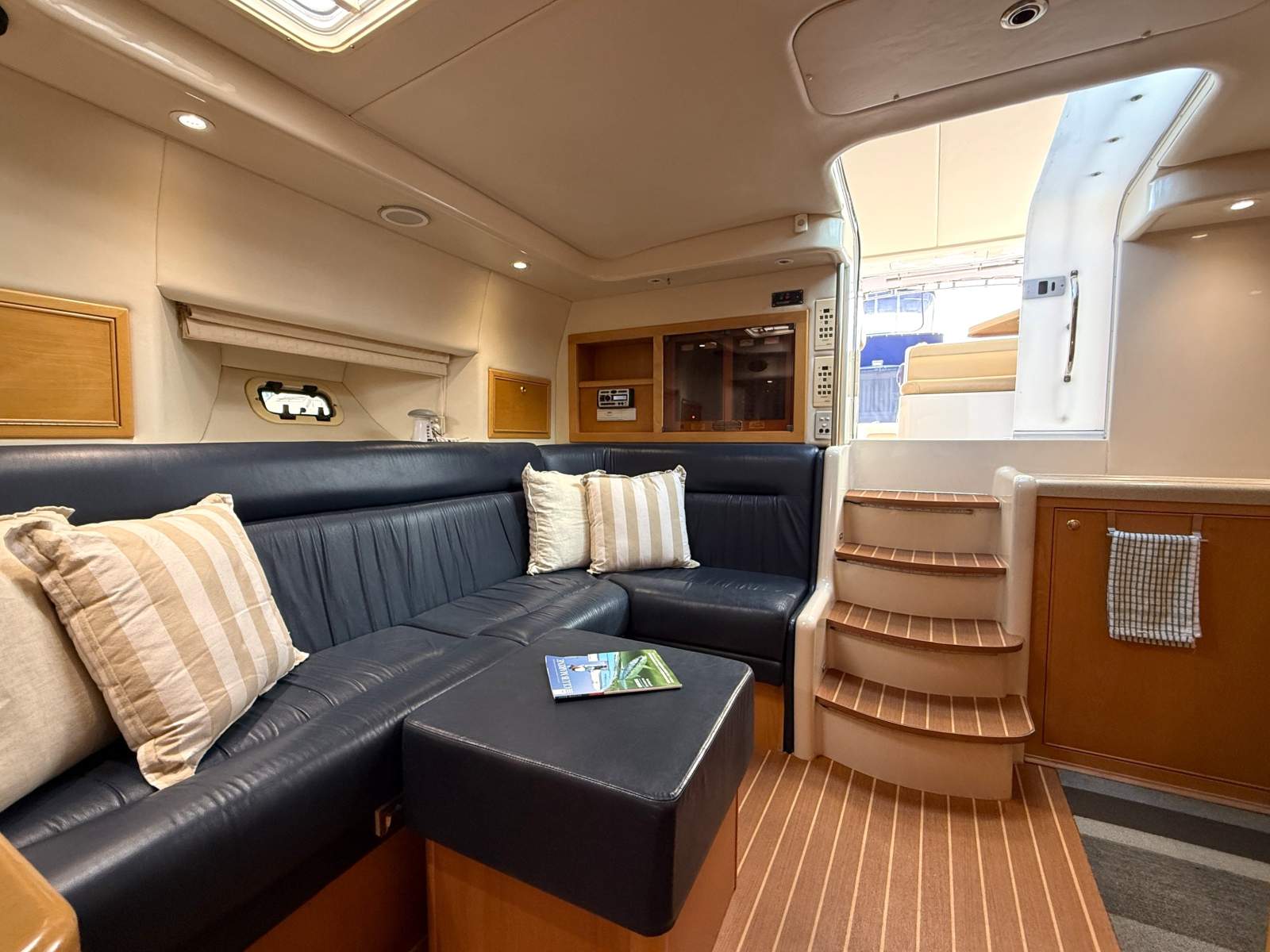 2001 RIVIERA 4000 OFFSHORE CRUISER