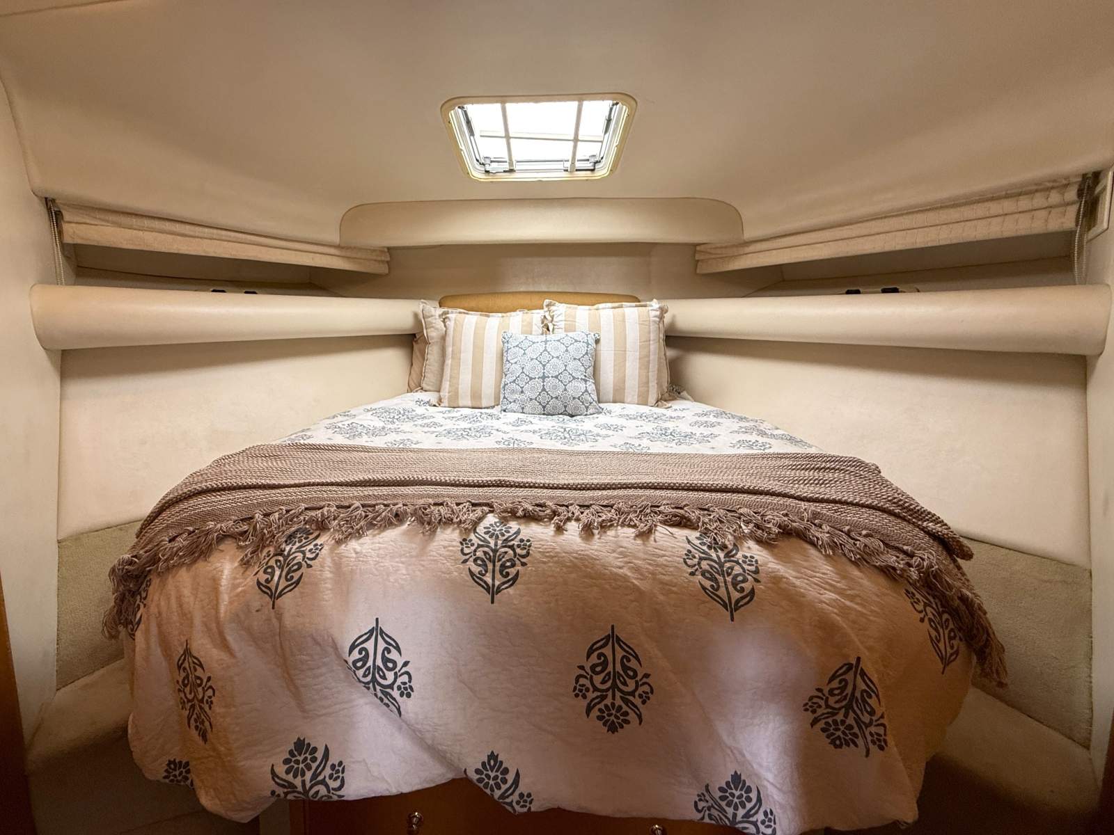 2001 RIVIERA 4000 OFFSHORE CRUISER
