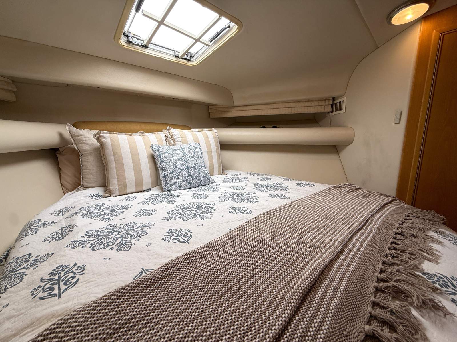 2001 RIVIERA 4000 OFFSHORE CRUISER