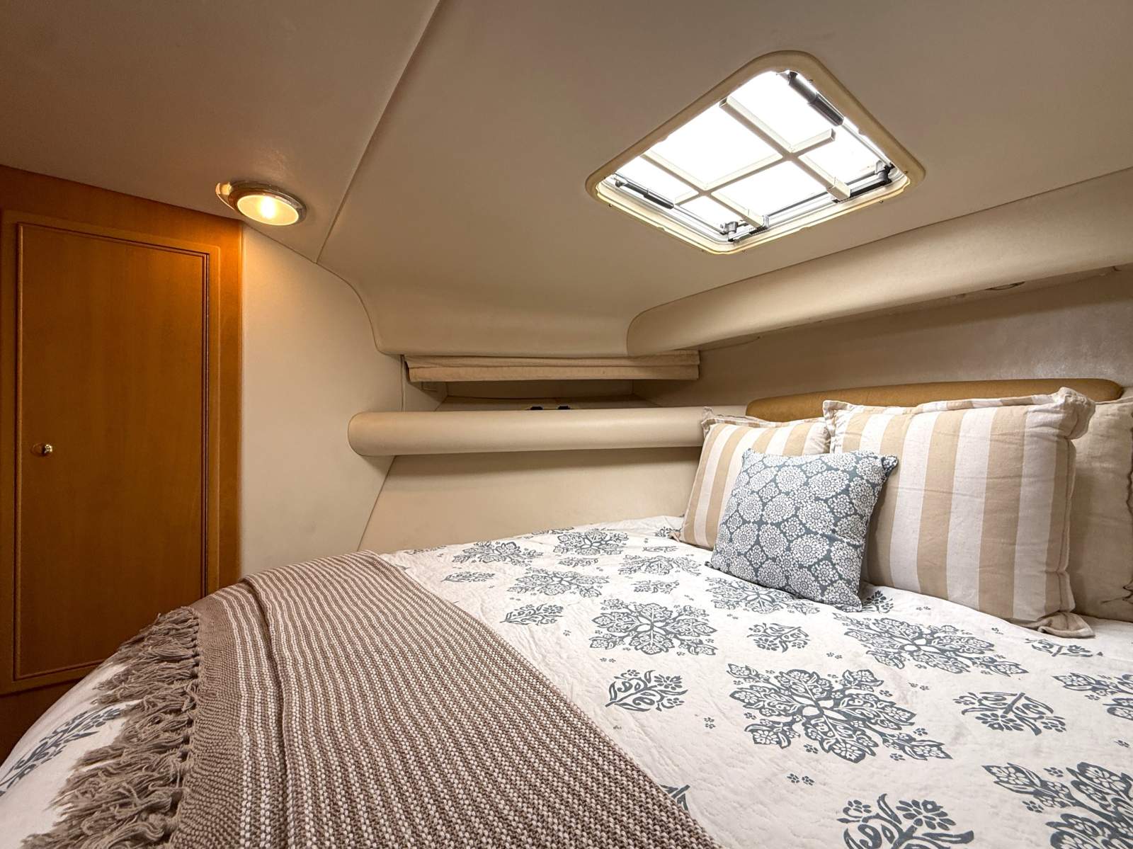 2001 RIVIERA 4000 OFFSHORE CRUISER