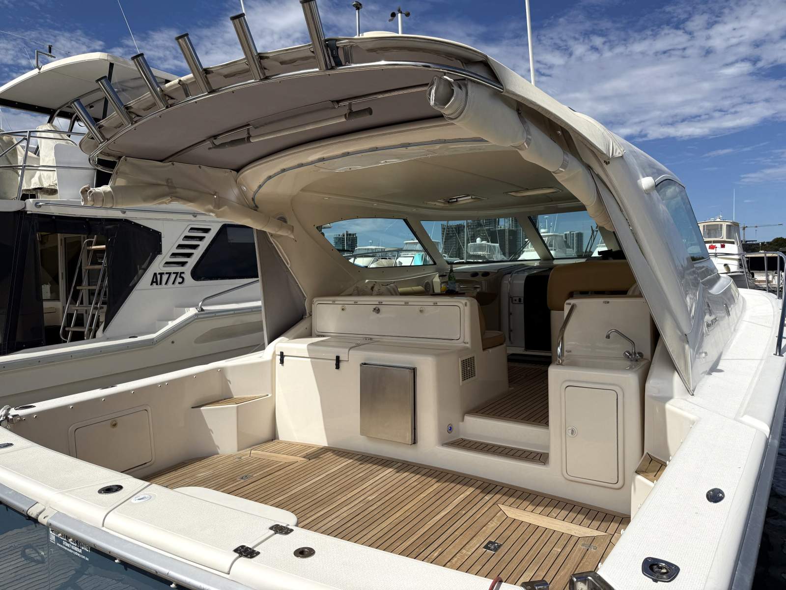 2001 RIVIERA 4000 OFFSHORE CRUISER