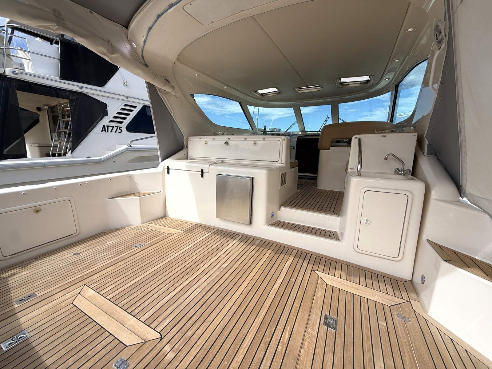 2001 RIVIERA 4000 OFFSHORE CRUISER