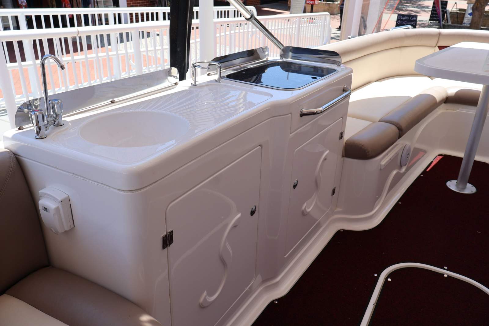 2010 SOUTH BEACH 240 VACATIONER CRUISER