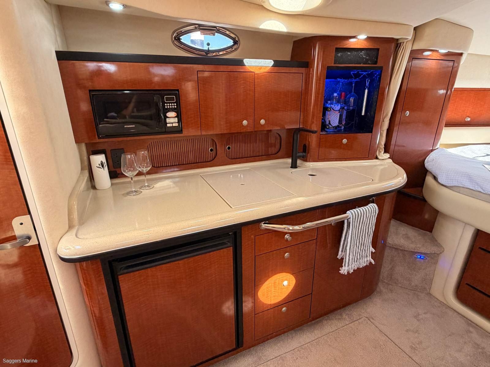 2005 SEA RAY 375 SUNDANCER CRUISER
