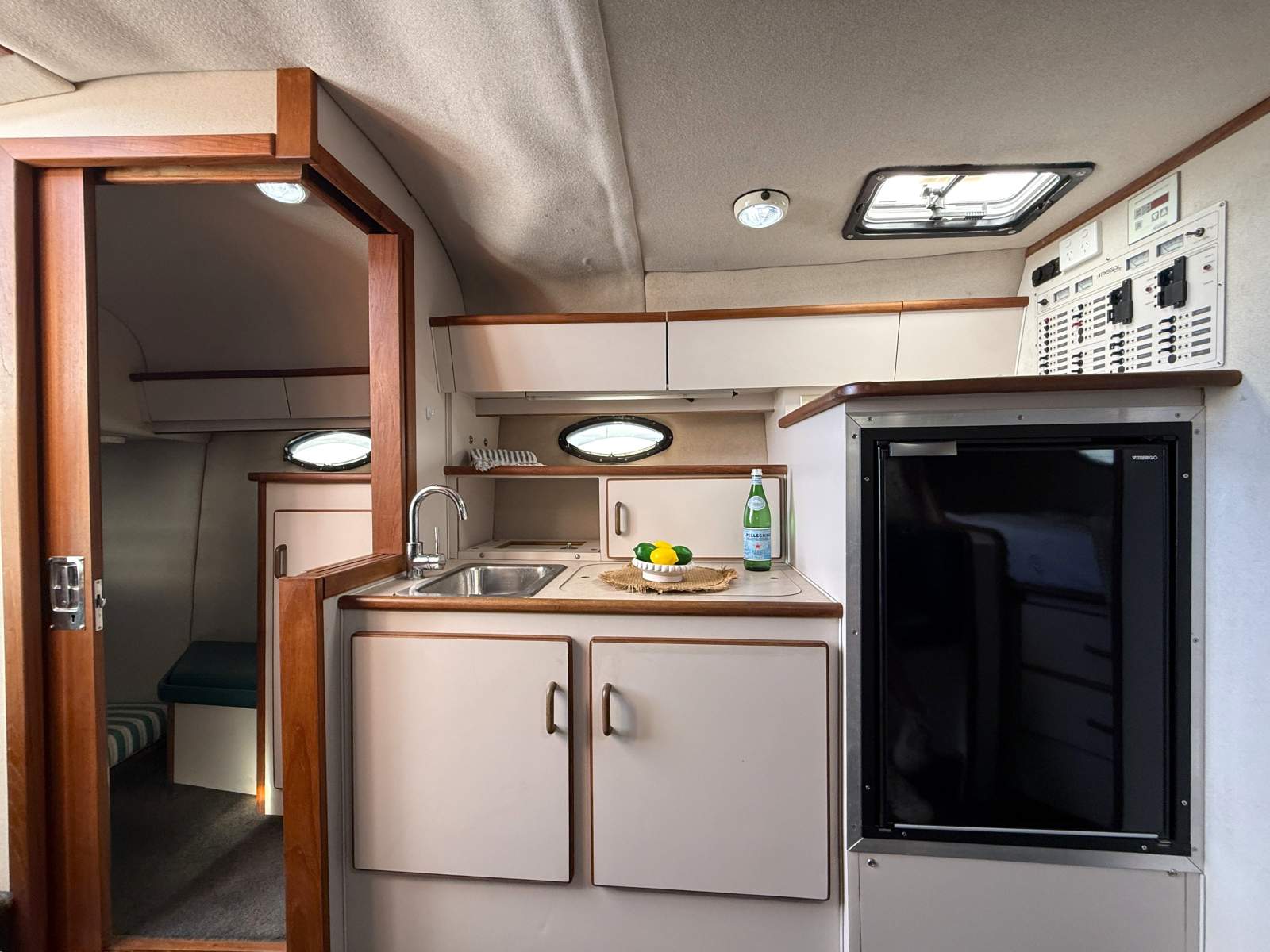 1998 REGAL 32 CABIN CRUISER