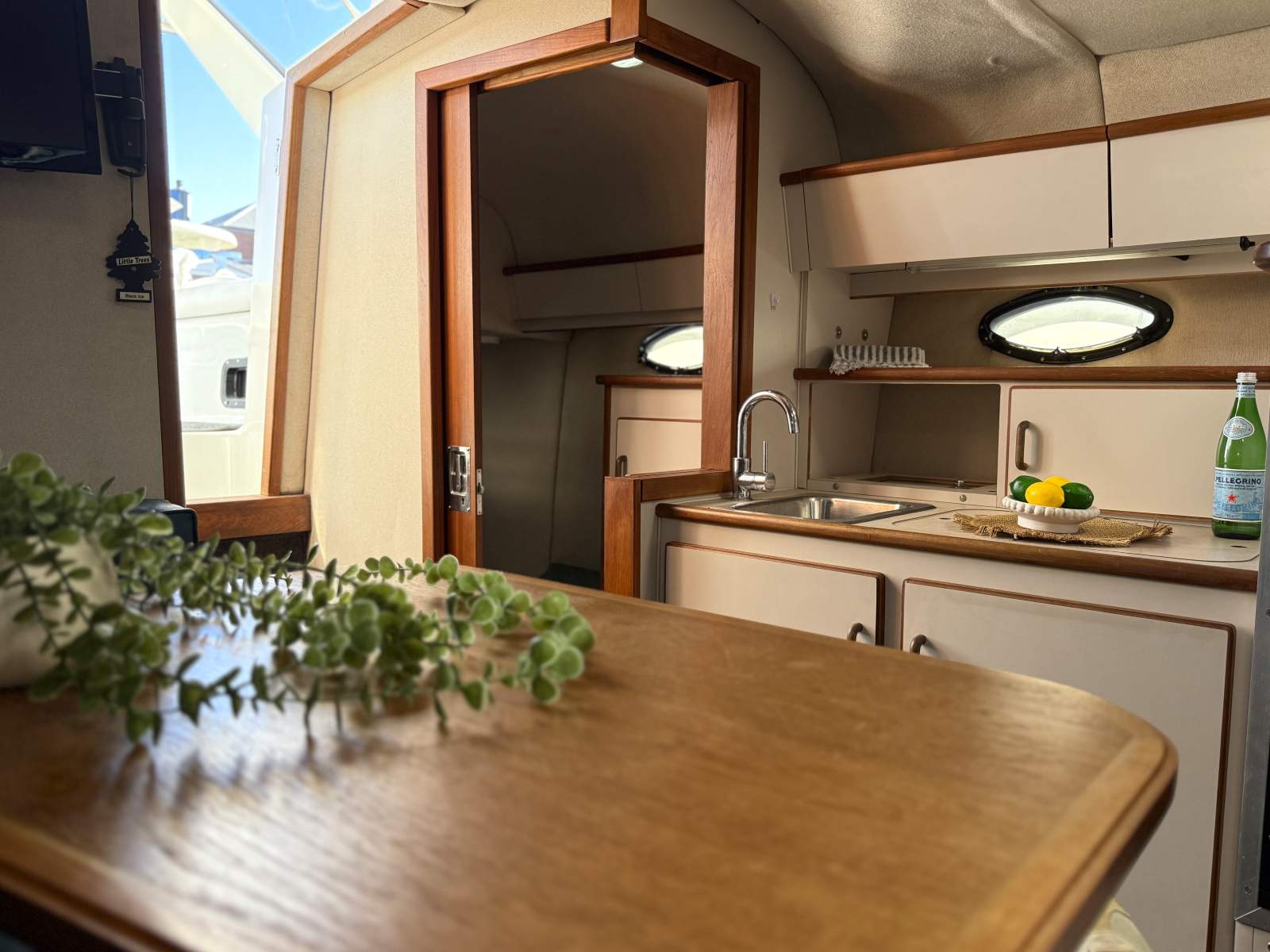 1998 REGAL 32 CABIN CRUISER