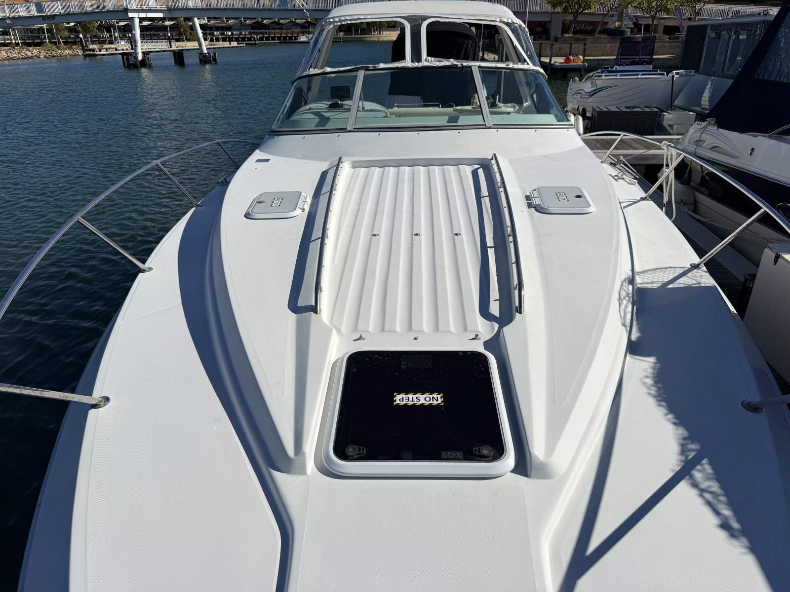1998 REGAL 32 CABIN CRUISER