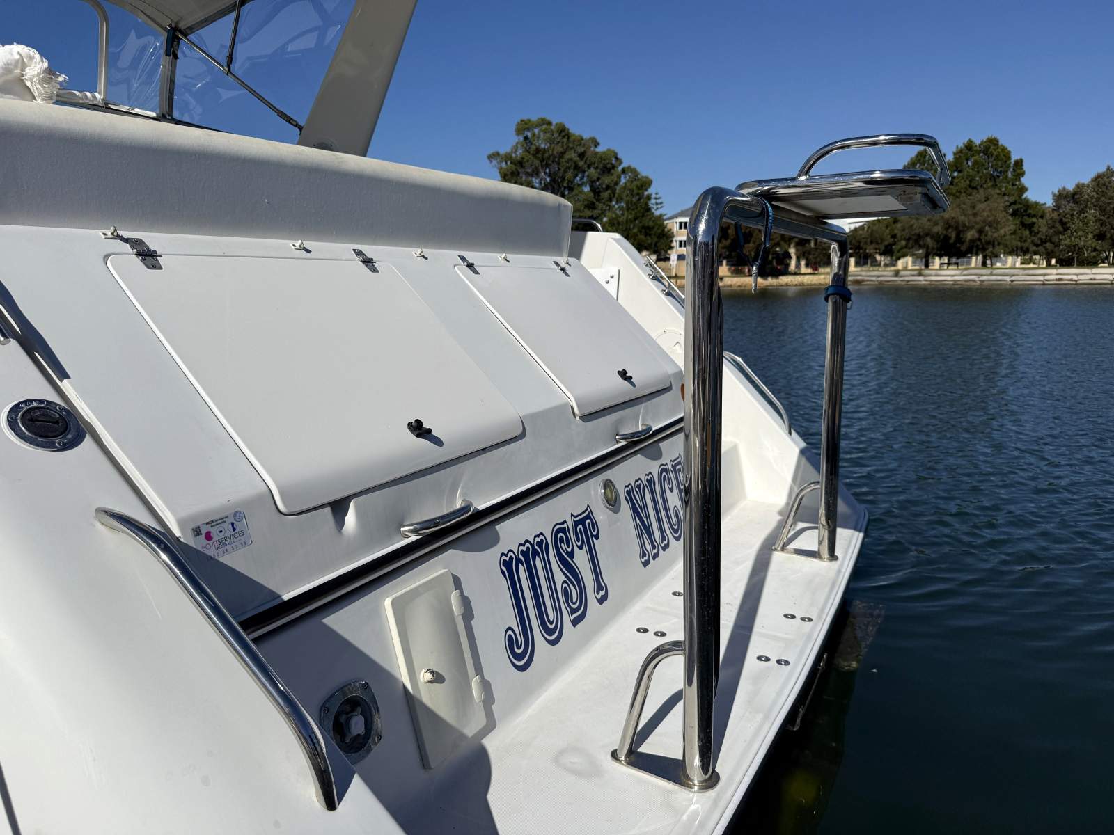 1998 REGAL 32 CABIN CRUISER