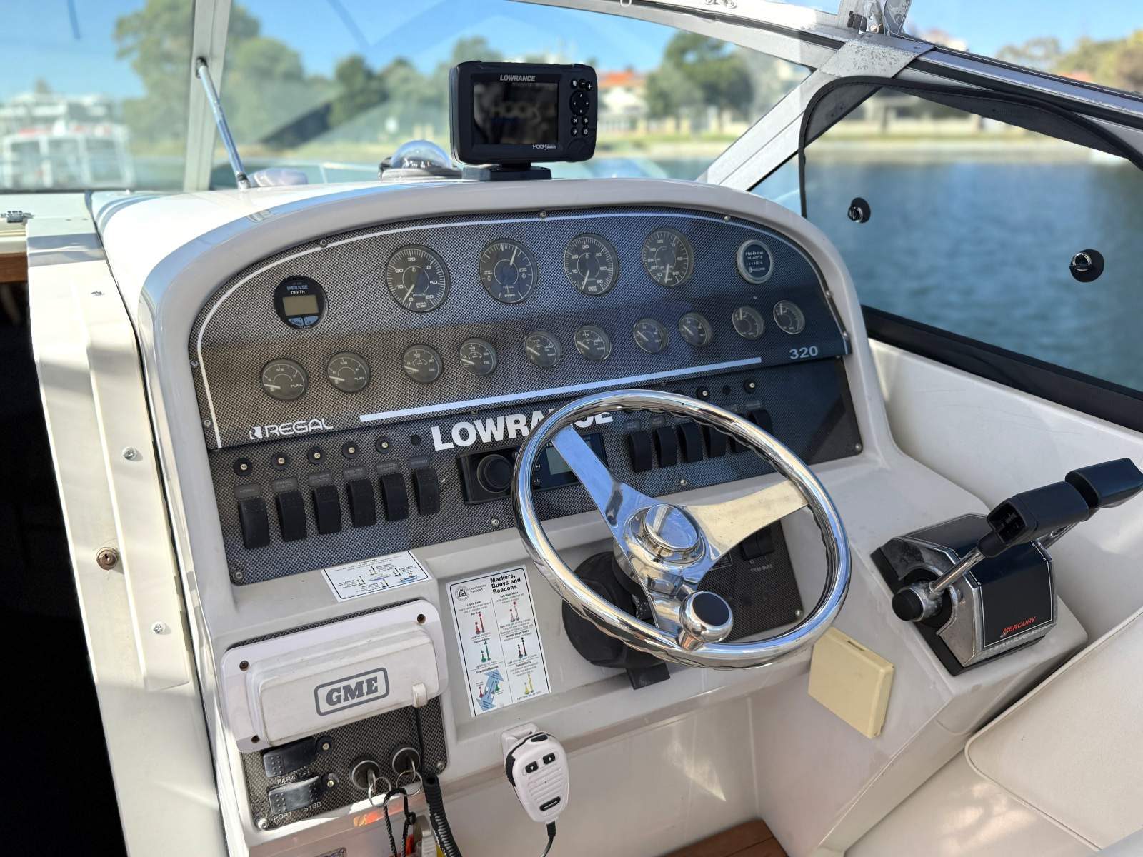 1998 REGAL 32 CABIN CRUISER