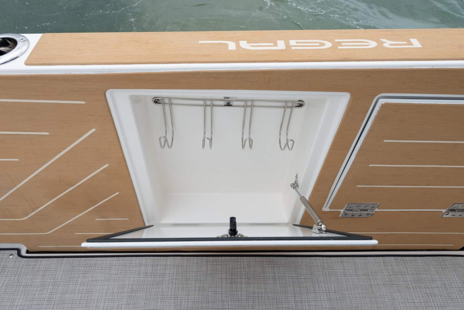 2006 REGAL 34 SAV BOWRIDER