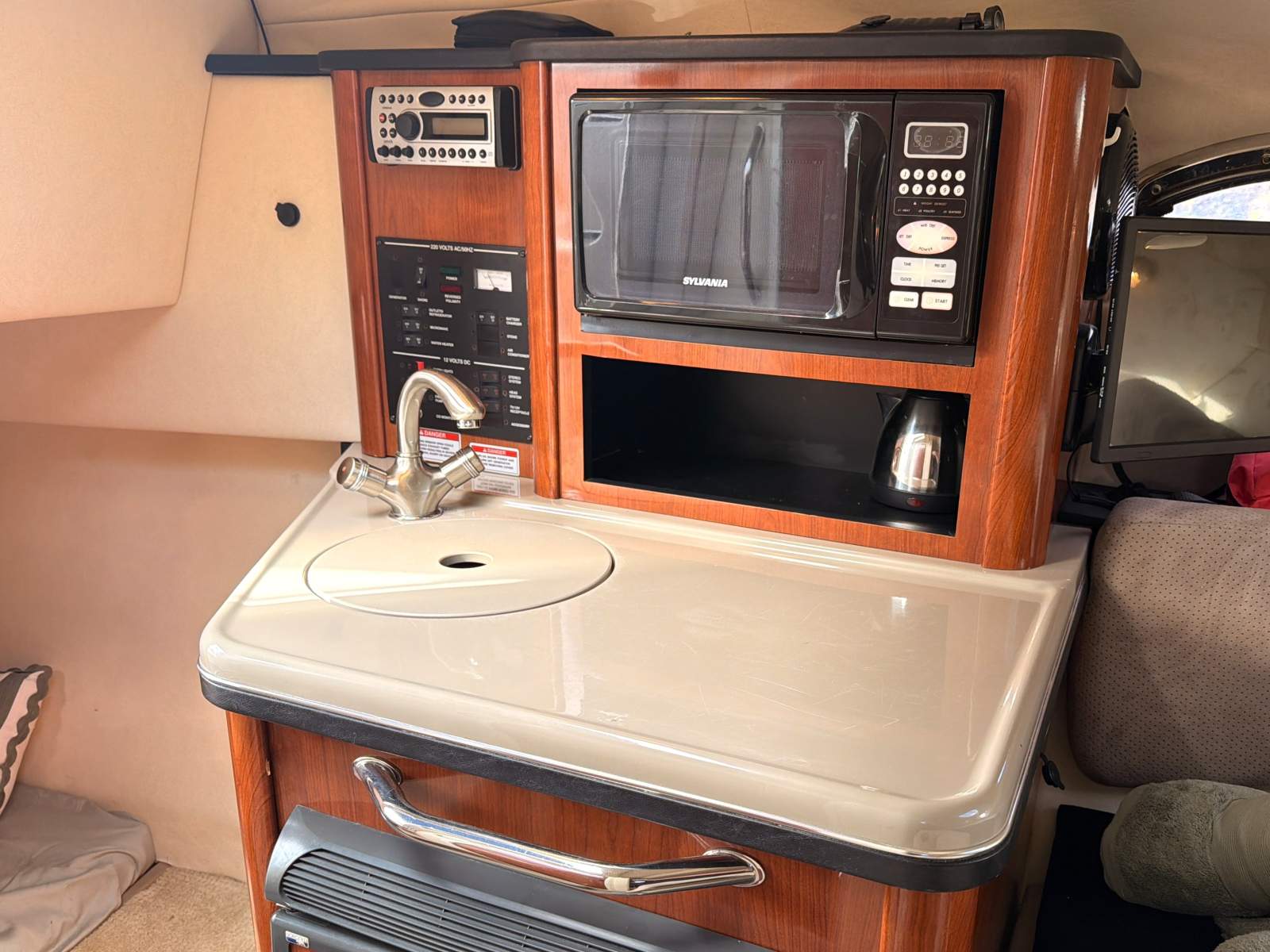 2007 SEA RAY 245 SUNDANCER CRUISER