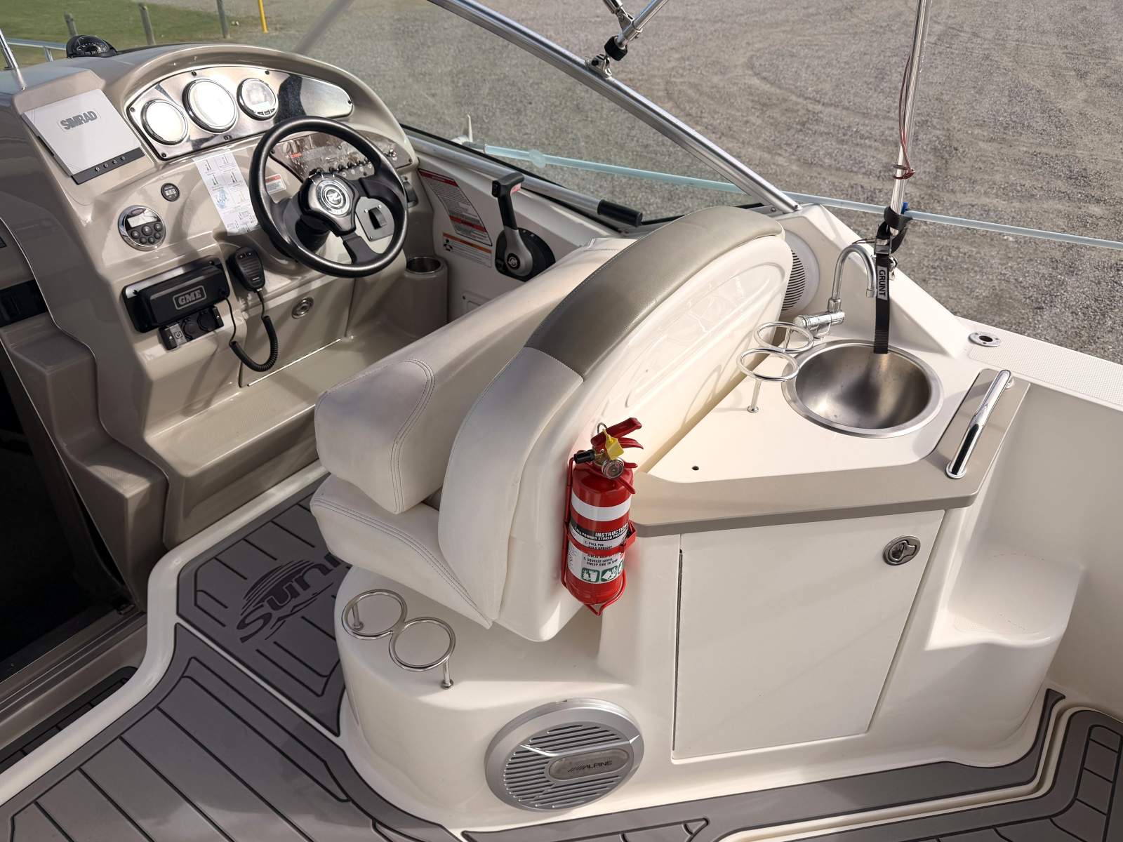 2007 SEA RAY 245 SUNDANCER CRUISER