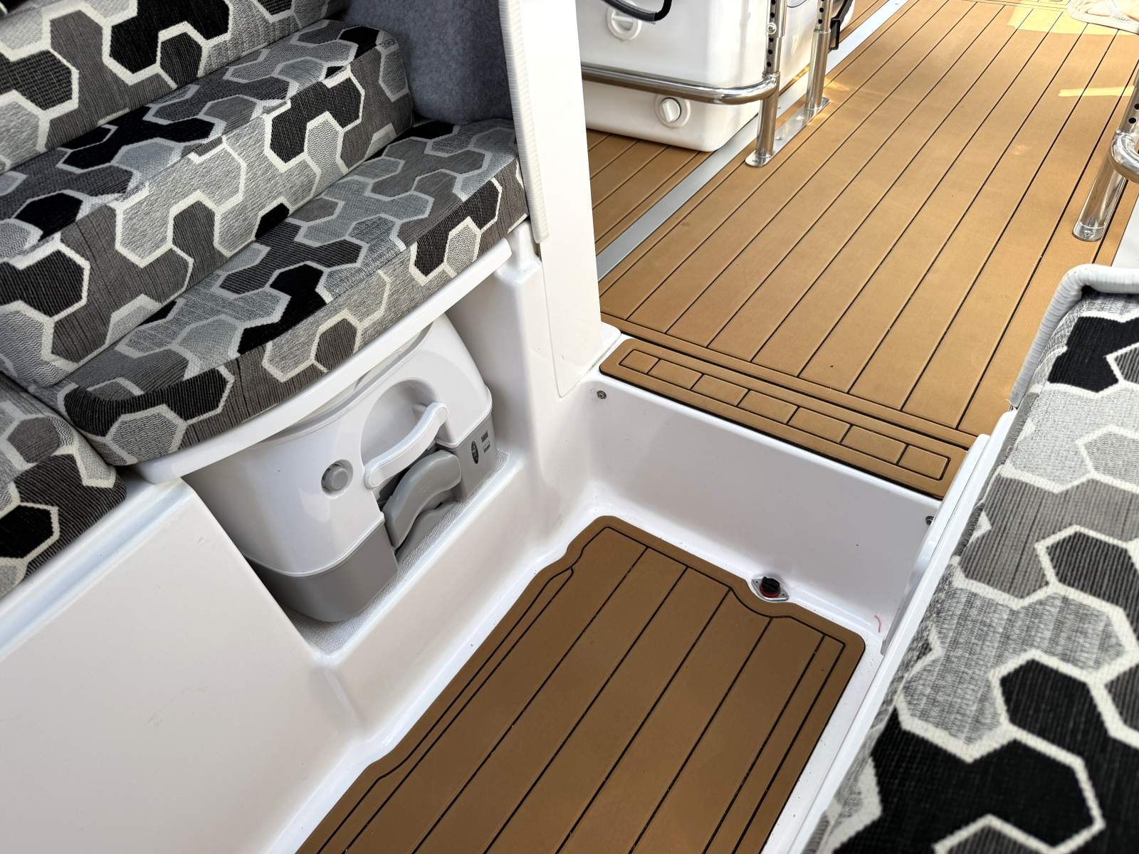 2023 REVIVAL 640 WEEKENDER CRUISER