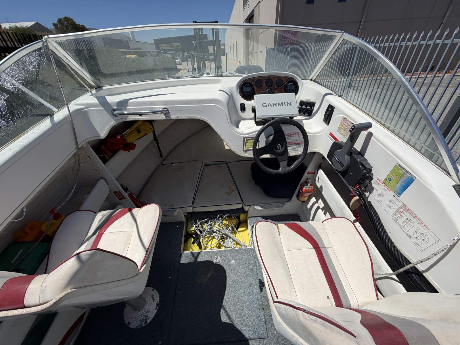 2001 HAINES SIGNATURE 520 C CUDDY CABIN