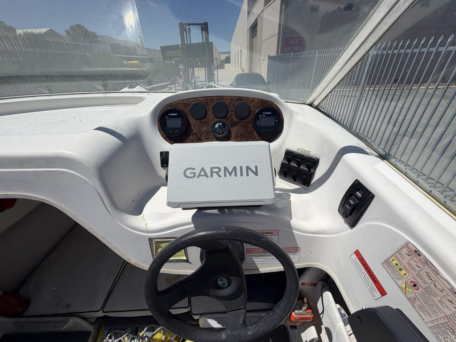 2001 HAINES SIGNATURE 520 C CUDDY CABIN