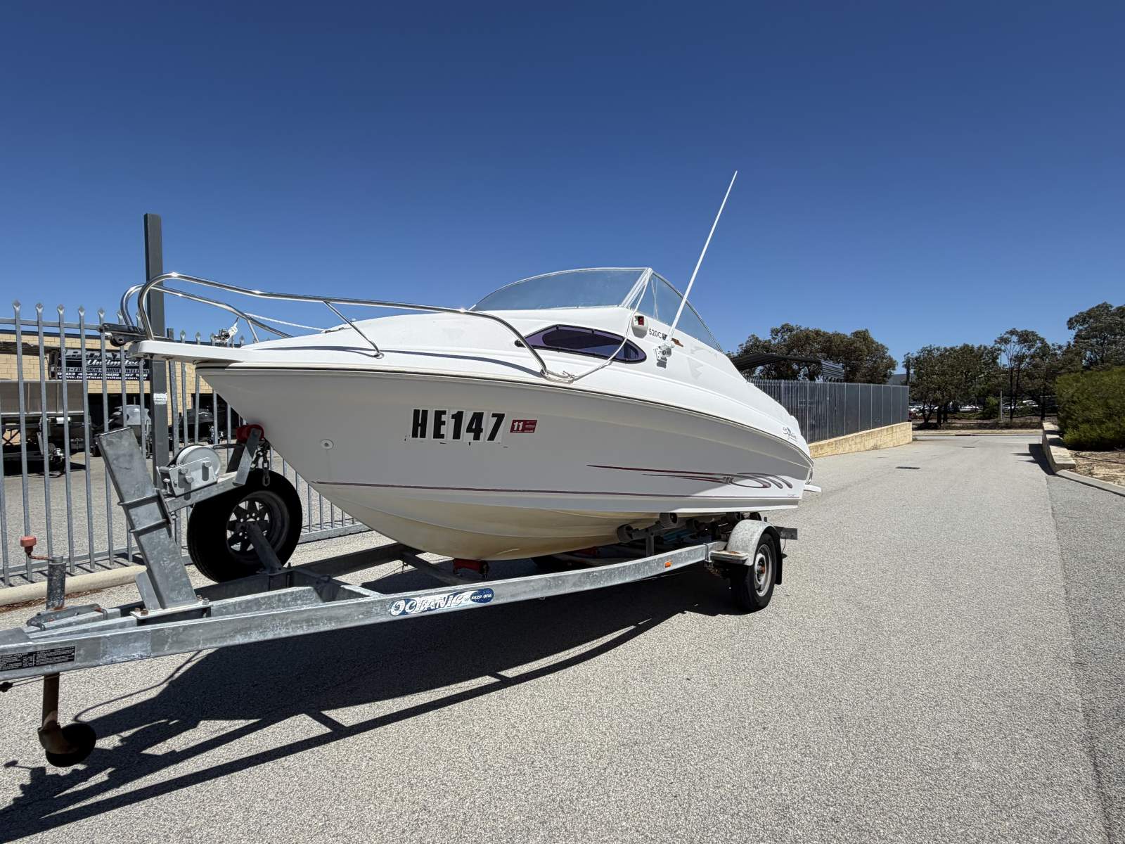 2001 HAINES SIGNATURE 520 C CUDDY CABIN