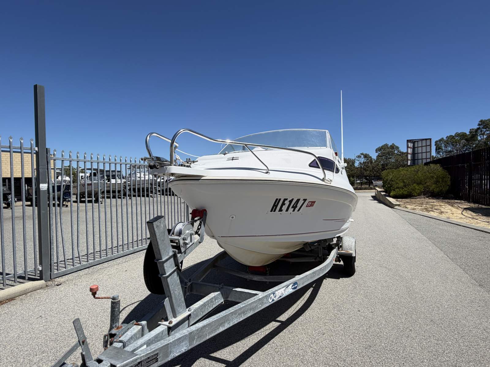 2001 HAINES SIGNATURE 520 C CUDDY CABIN