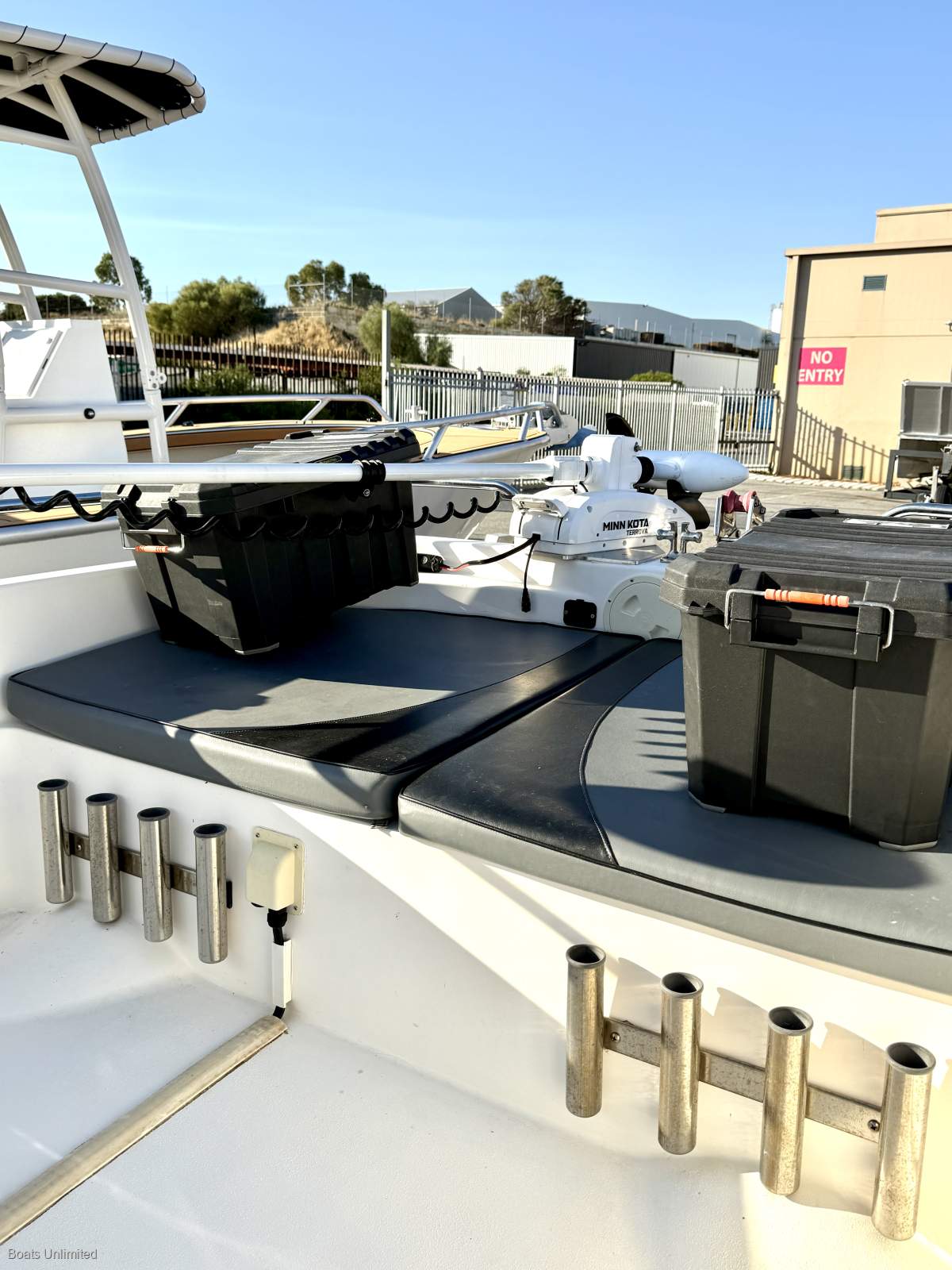 2009 OCEAN WHALER 565 OFFSHORE CENTRE CONSOLE