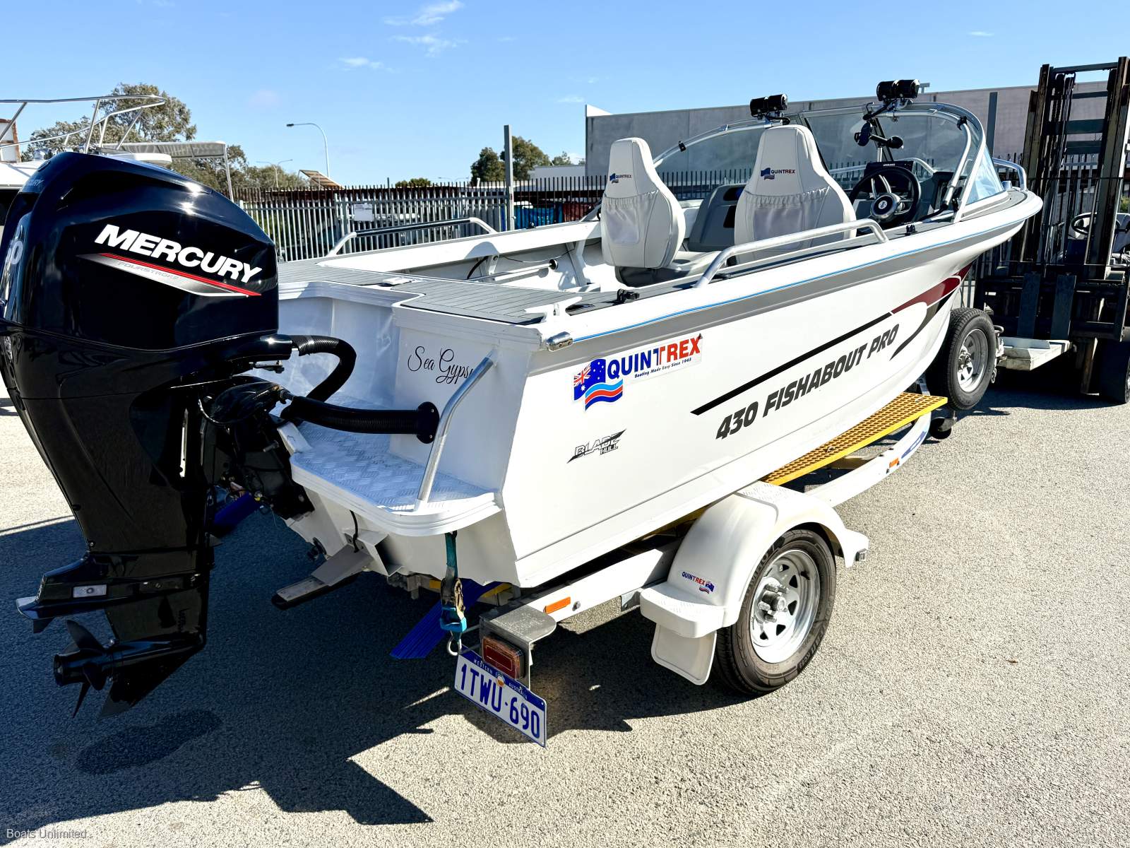 2021 QUINTREX 430 FISHABOUT RUNABOUT
