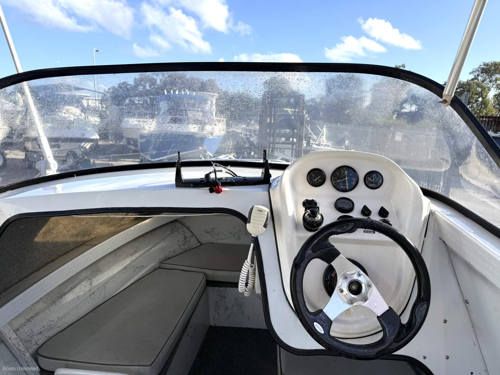 1998 QUINTREX 500 FREEDOM SPORT RUNABOUT