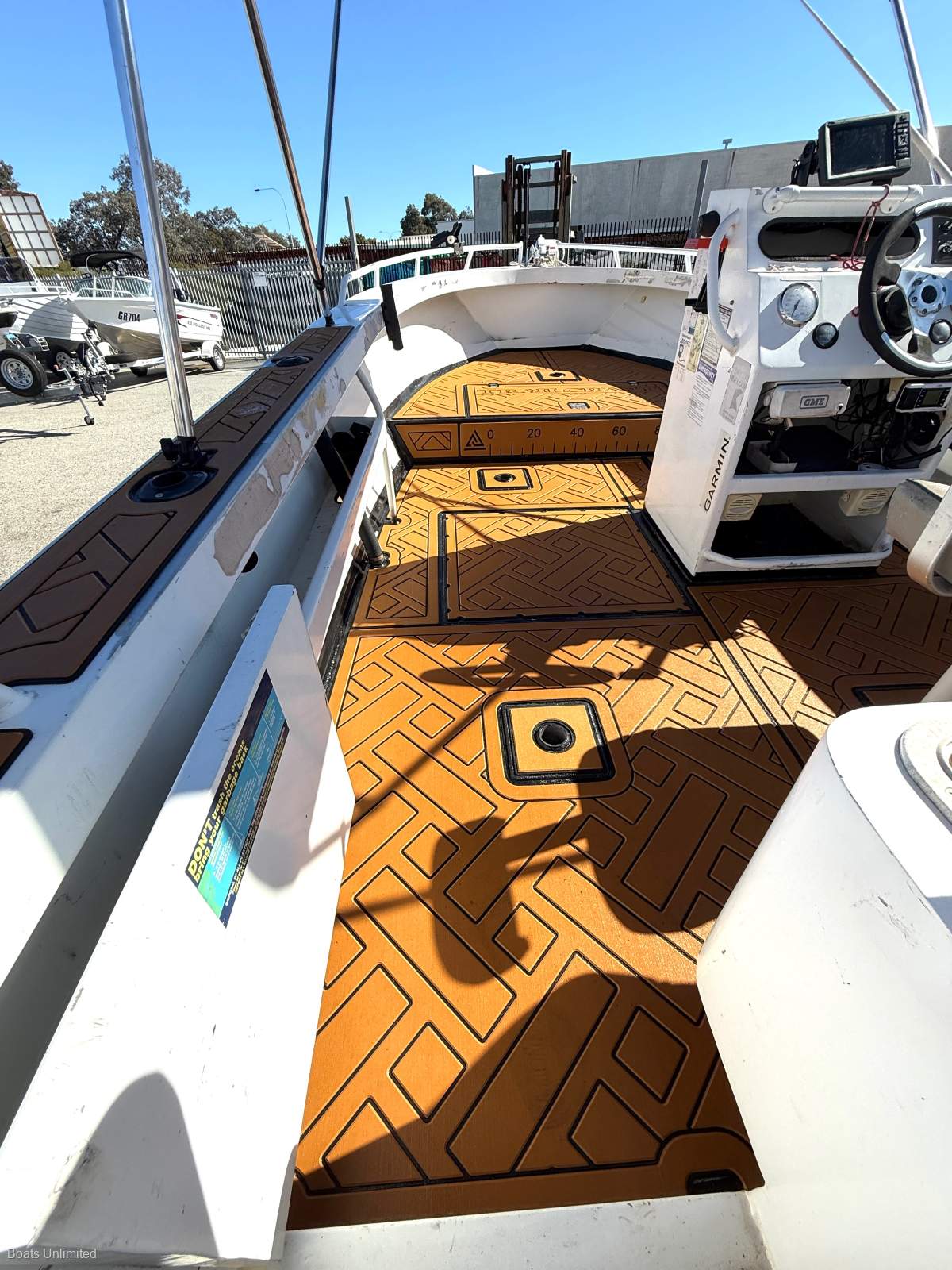 2004 TRAILCRAFT 500 PROFISH FISHER RUNABOUT