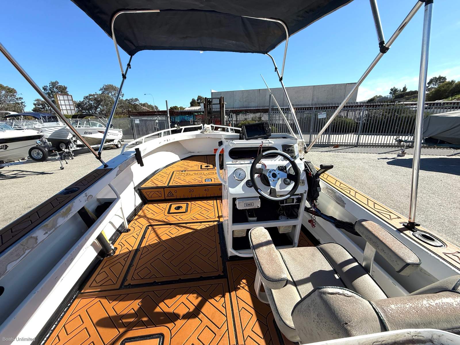 2004 TRAILCRAFT 500 PROFISH FISHER RUNABOUT