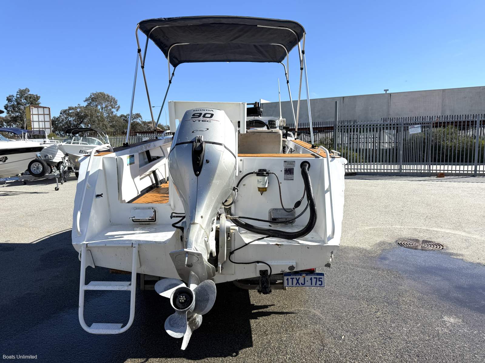 2004 TRAILCRAFT 500 PROFISH FISHER RUNABOUT