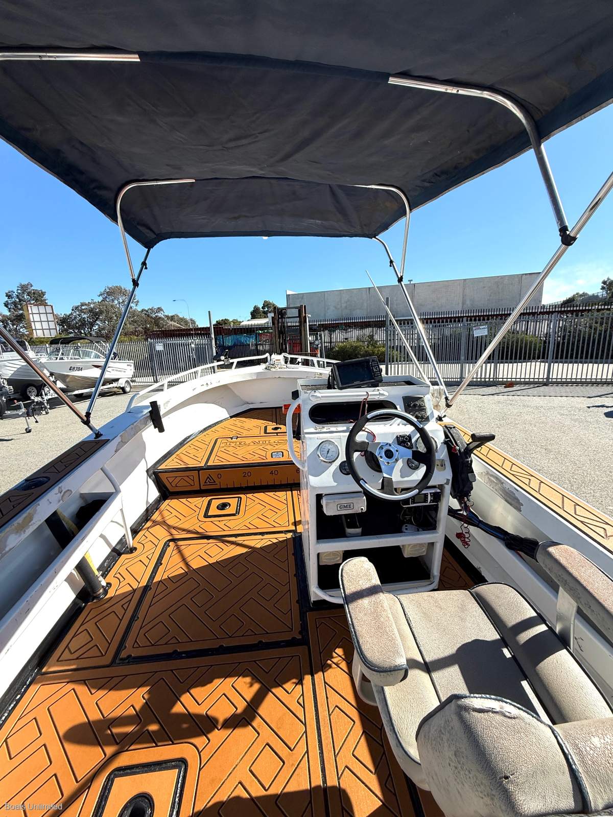 2004 TRAILCRAFT 500 PROFISH FISHER RUNABOUT