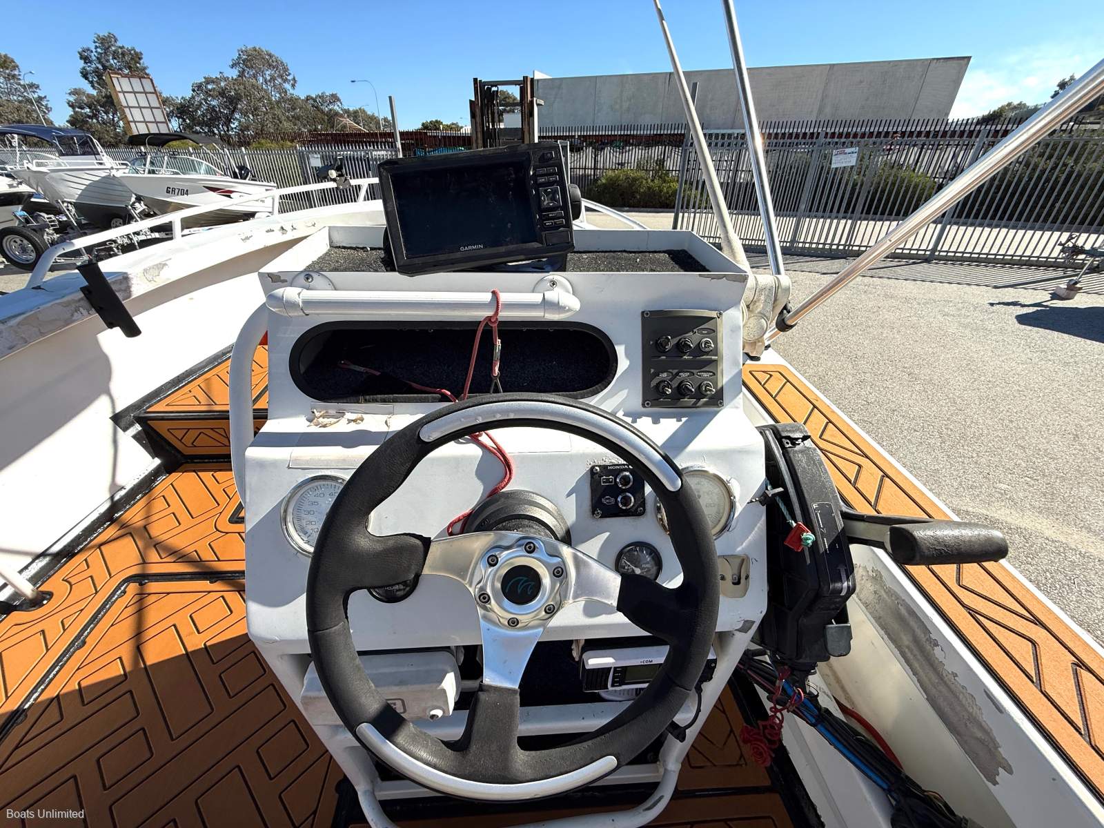 2004 TRAILCRAFT 500 PROFISH FISHER RUNABOUT