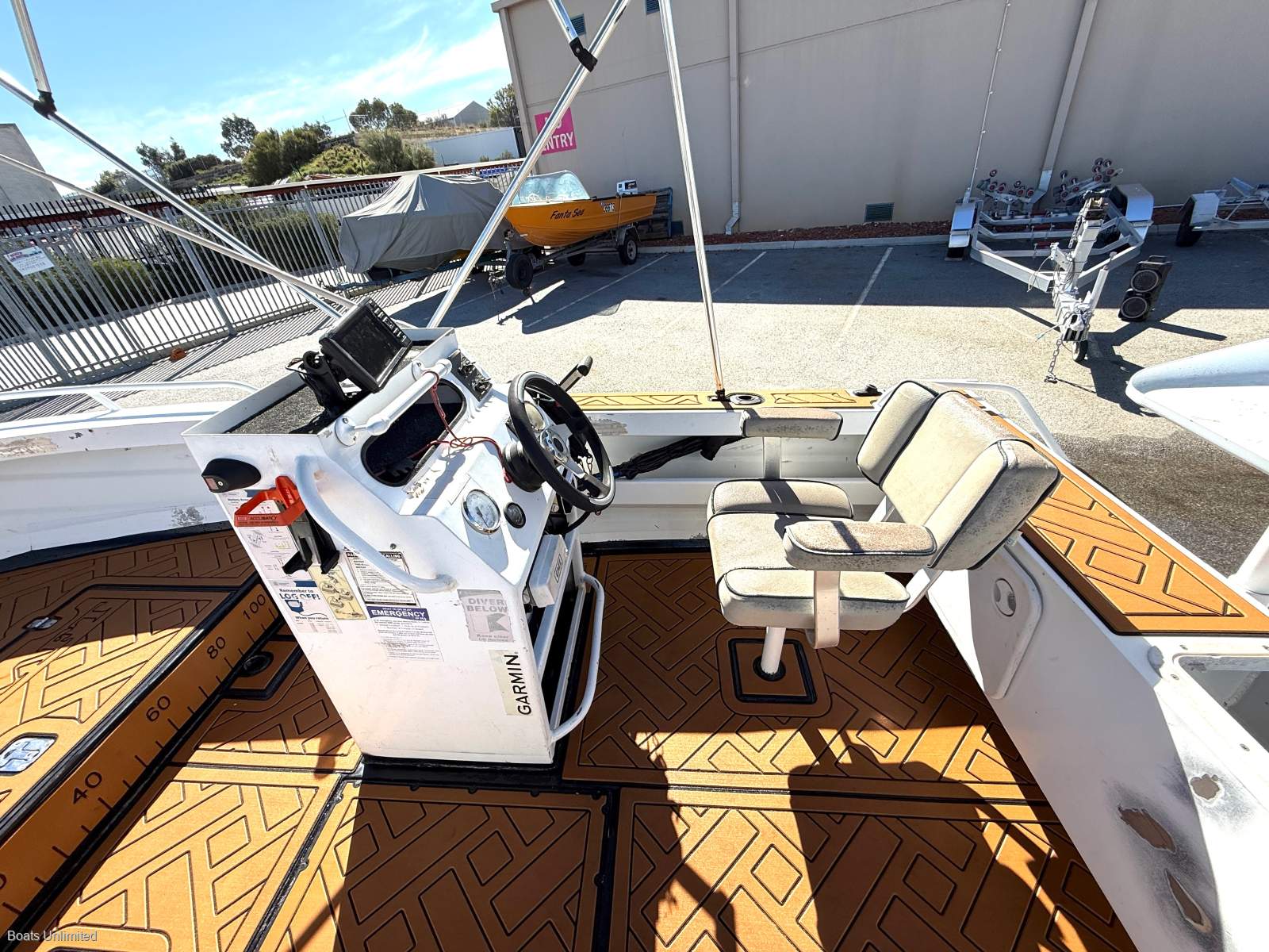 2004 TRAILCRAFT 500 PROFISH FISHER RUNABOUT