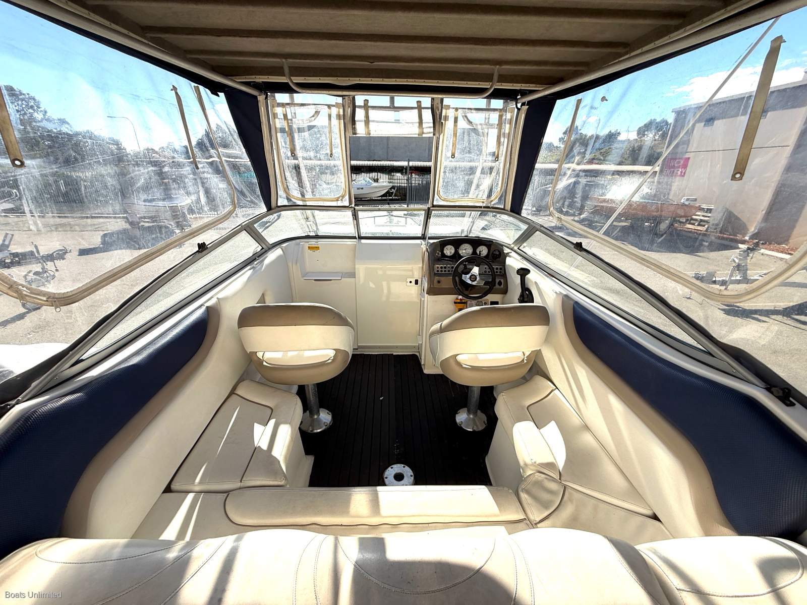 2009 MIRAH 26 FT CABIN CRUISER