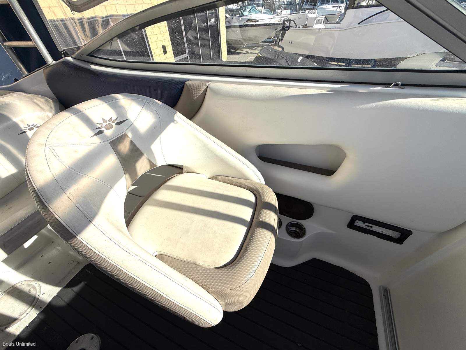 2009 MIRAH 26 FT CABIN CRUISER