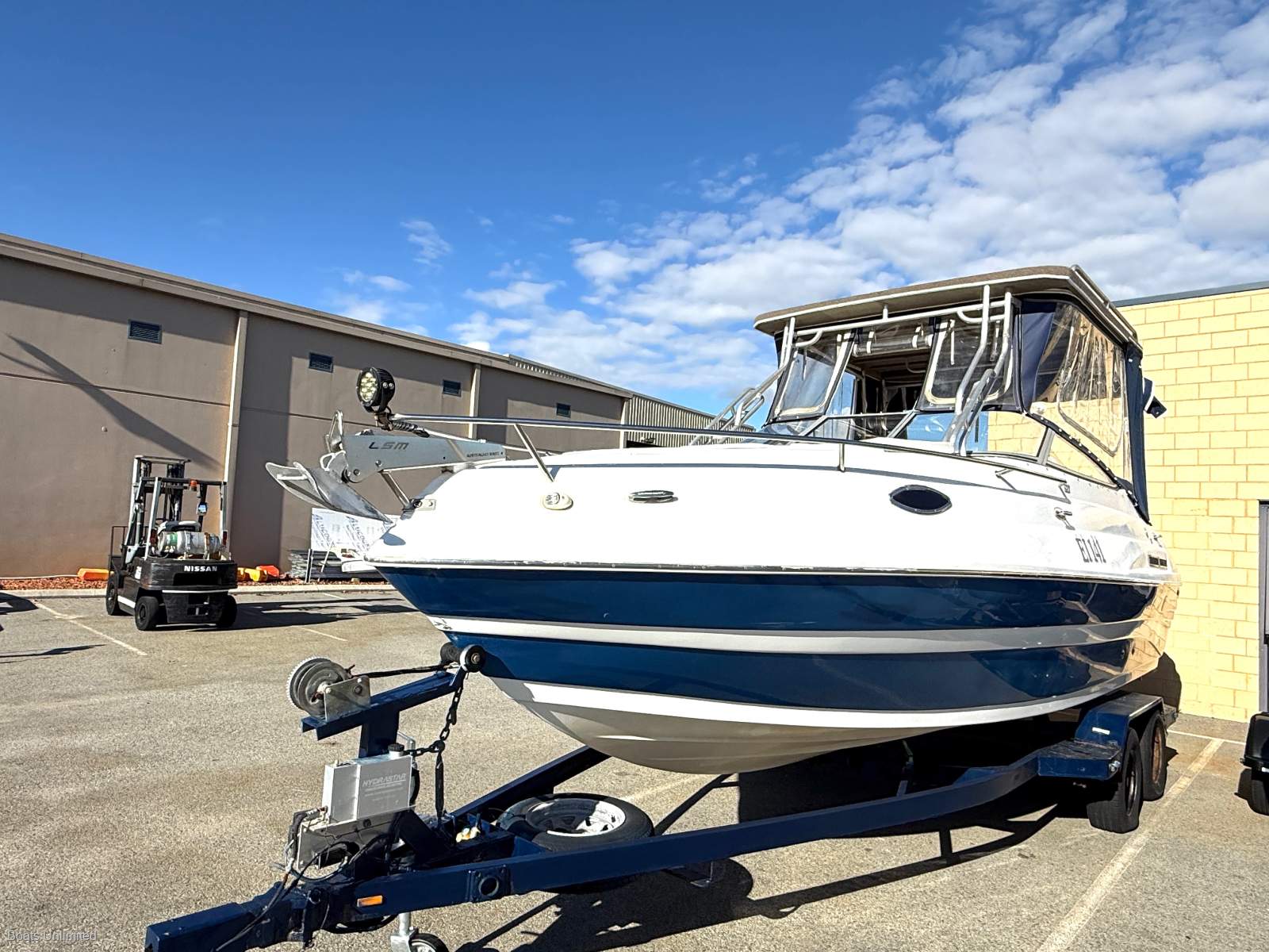 2009 MIRAH 26 FT CABIN CRUISER