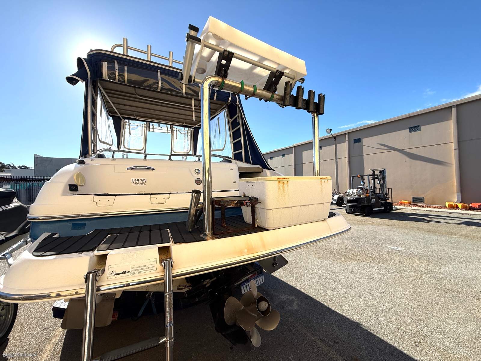 2009 MIRAH 26 FT CABIN CRUISER