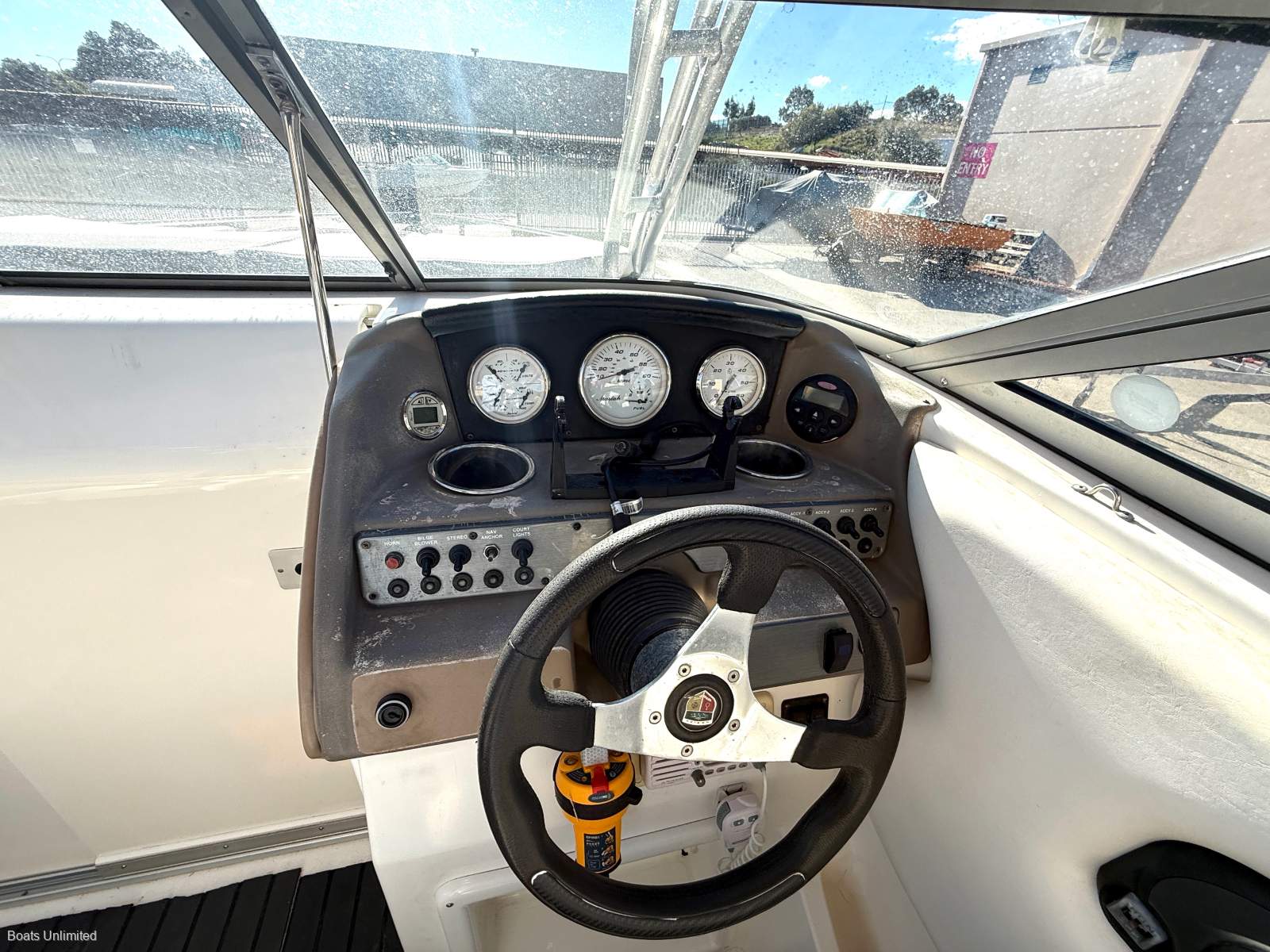 2009 MIRAH 26 FT CABIN CRUISER