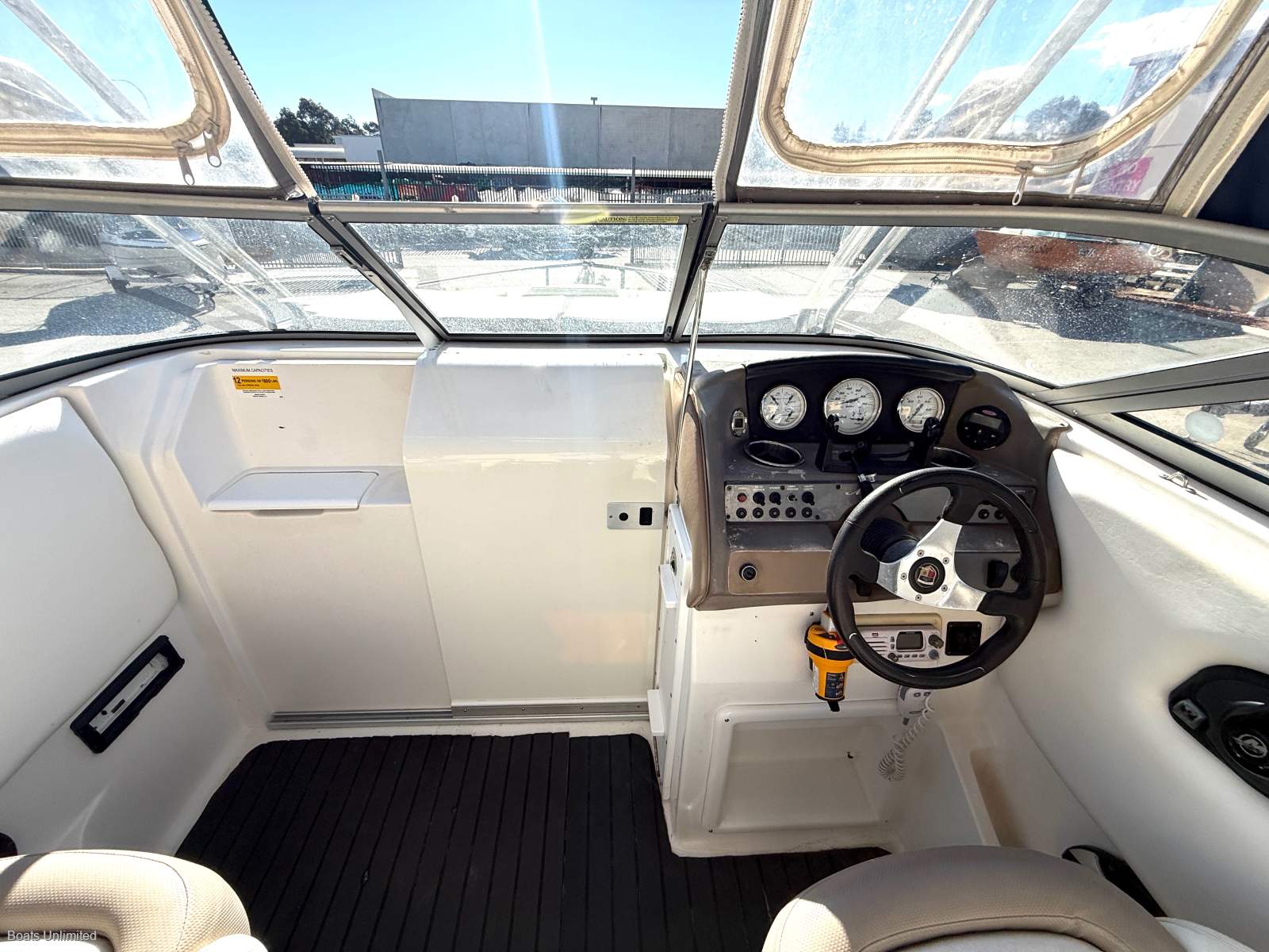 2009 MIRAH 26 FT CABIN CRUISER