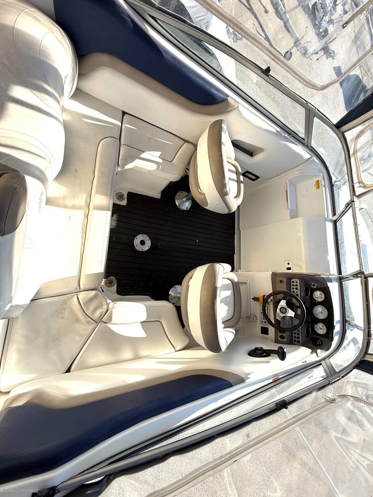 2009 MIRAH 26 FT CABIN CRUISER