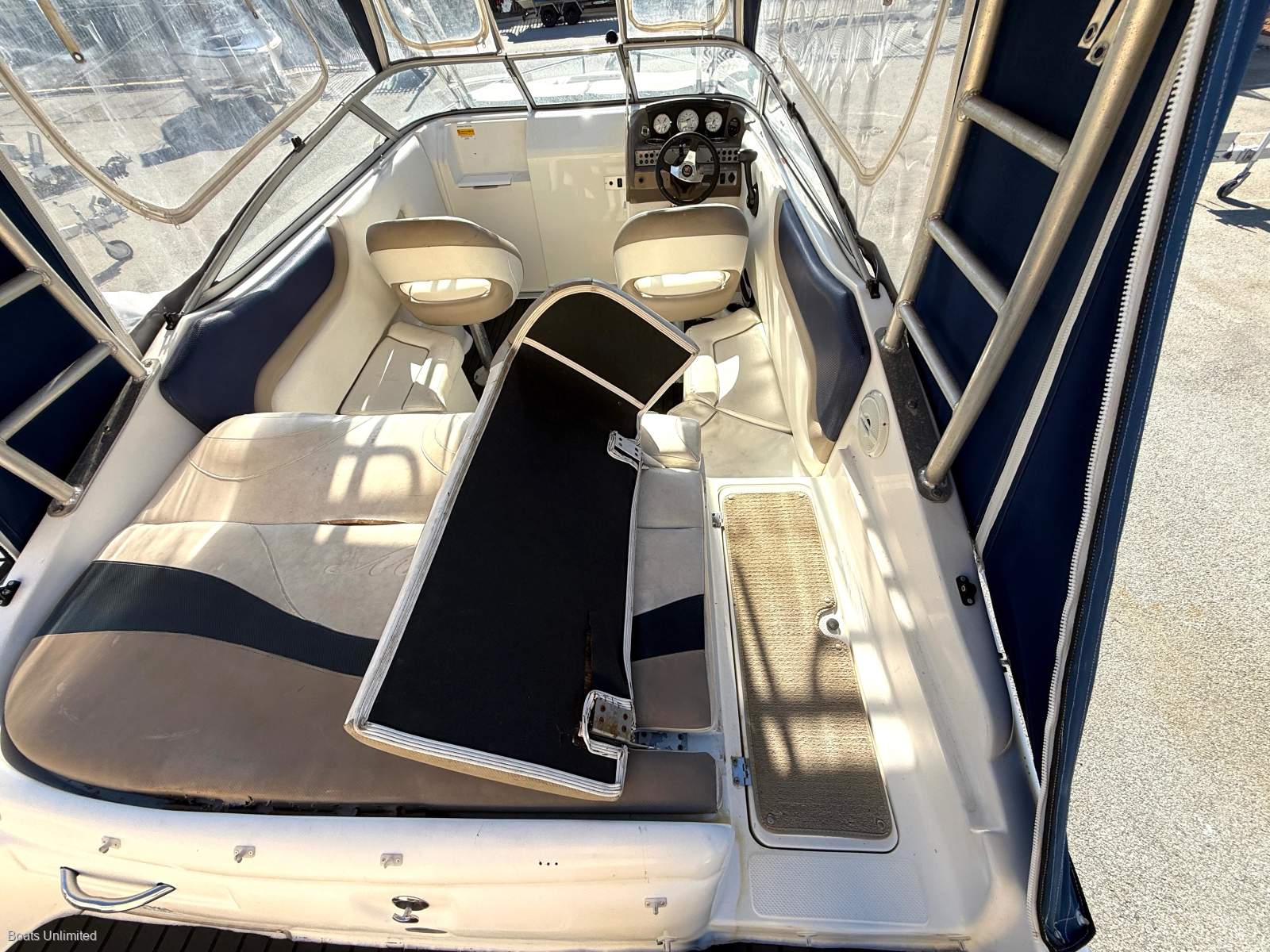 2009 MIRAH 26 FT CABIN CRUISER