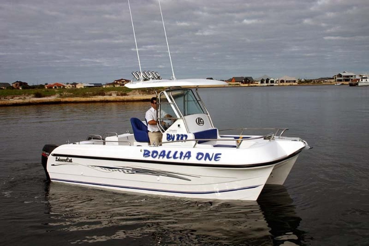 LEISURECAT ISLANDER 6000 FISHING BOAT