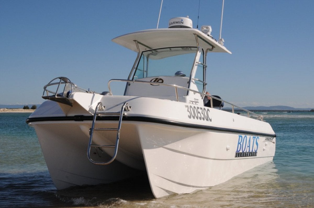 LEISURECAT ISLANDER 6000 FISHING BOAT