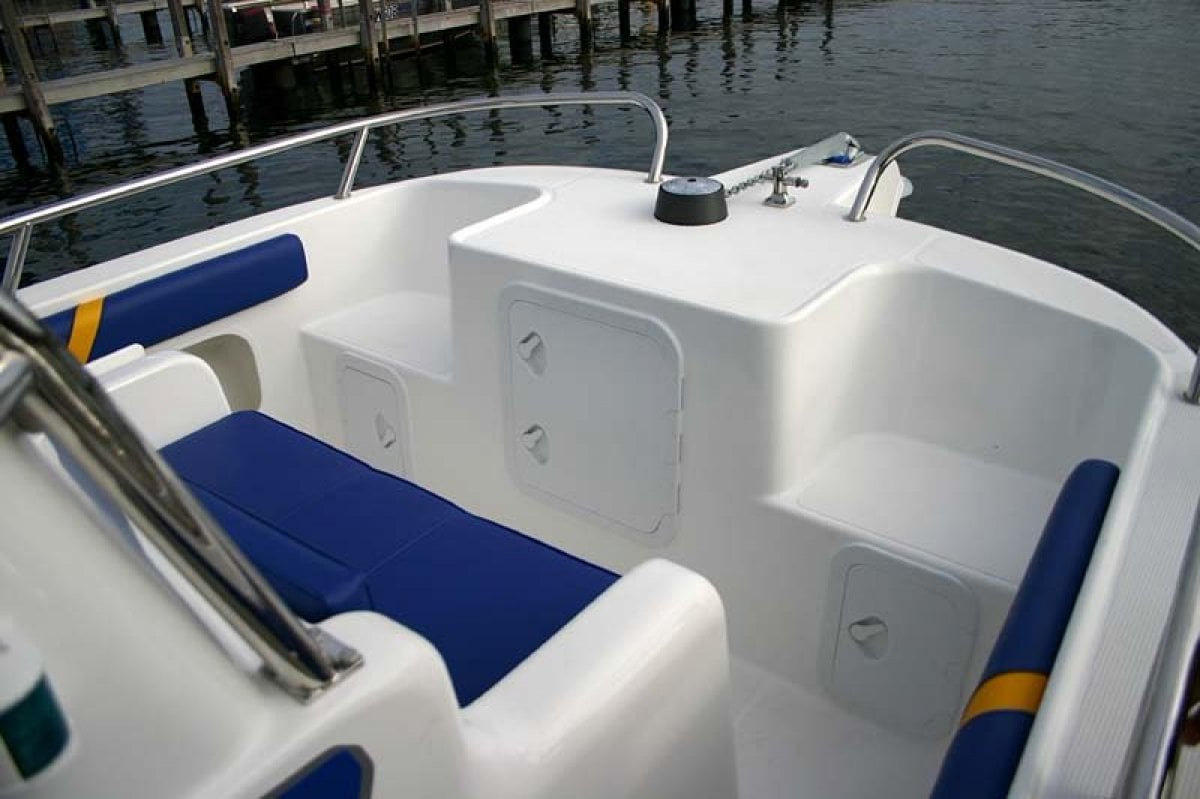 LEISURECAT ISLANDER 6000 FISHING BOAT
