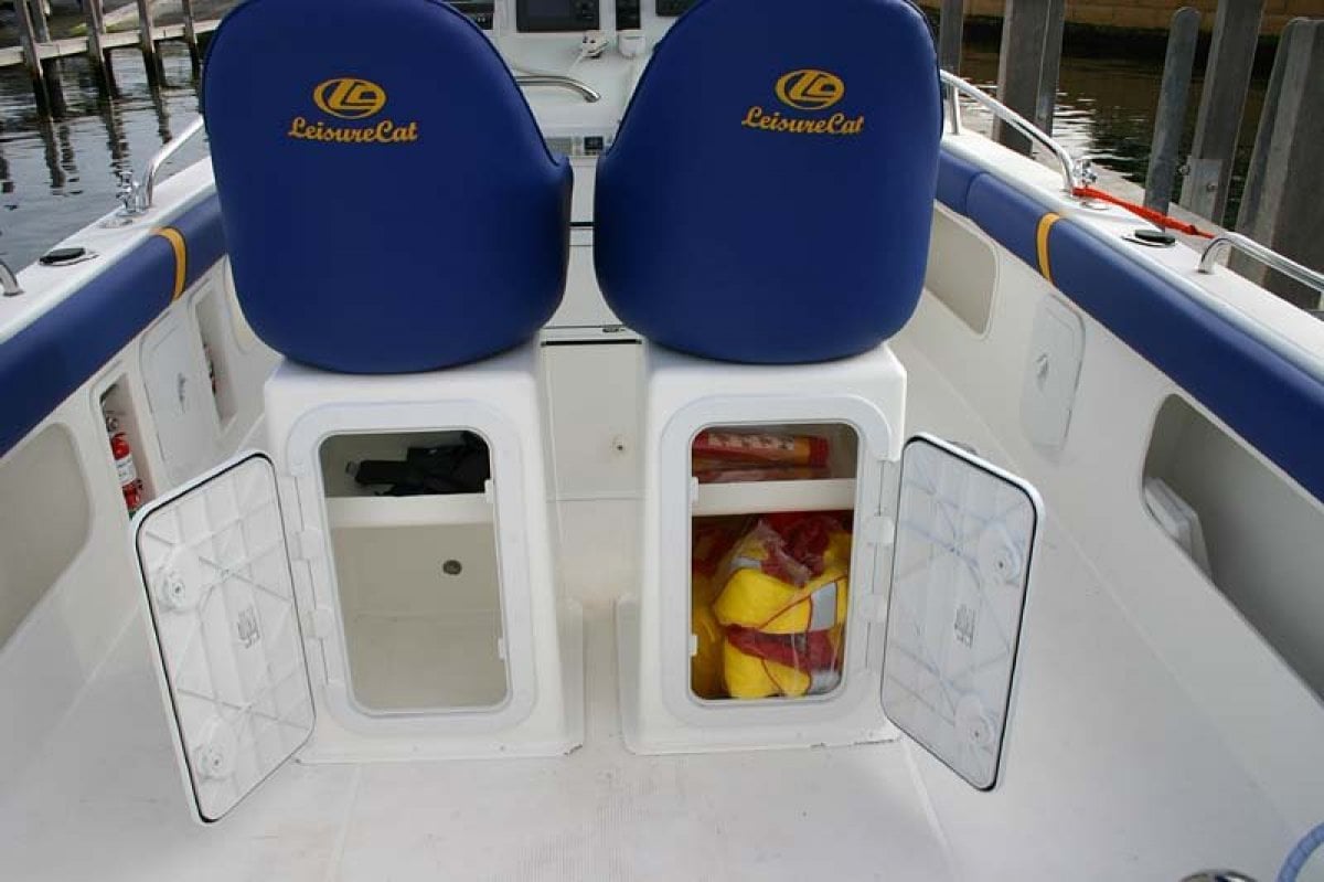 LEISURECAT ISLANDER 6000 FISHING BOAT