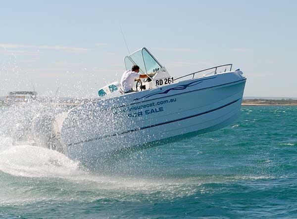 LEISURECAT ISLANDER 6000 FISHING BOAT