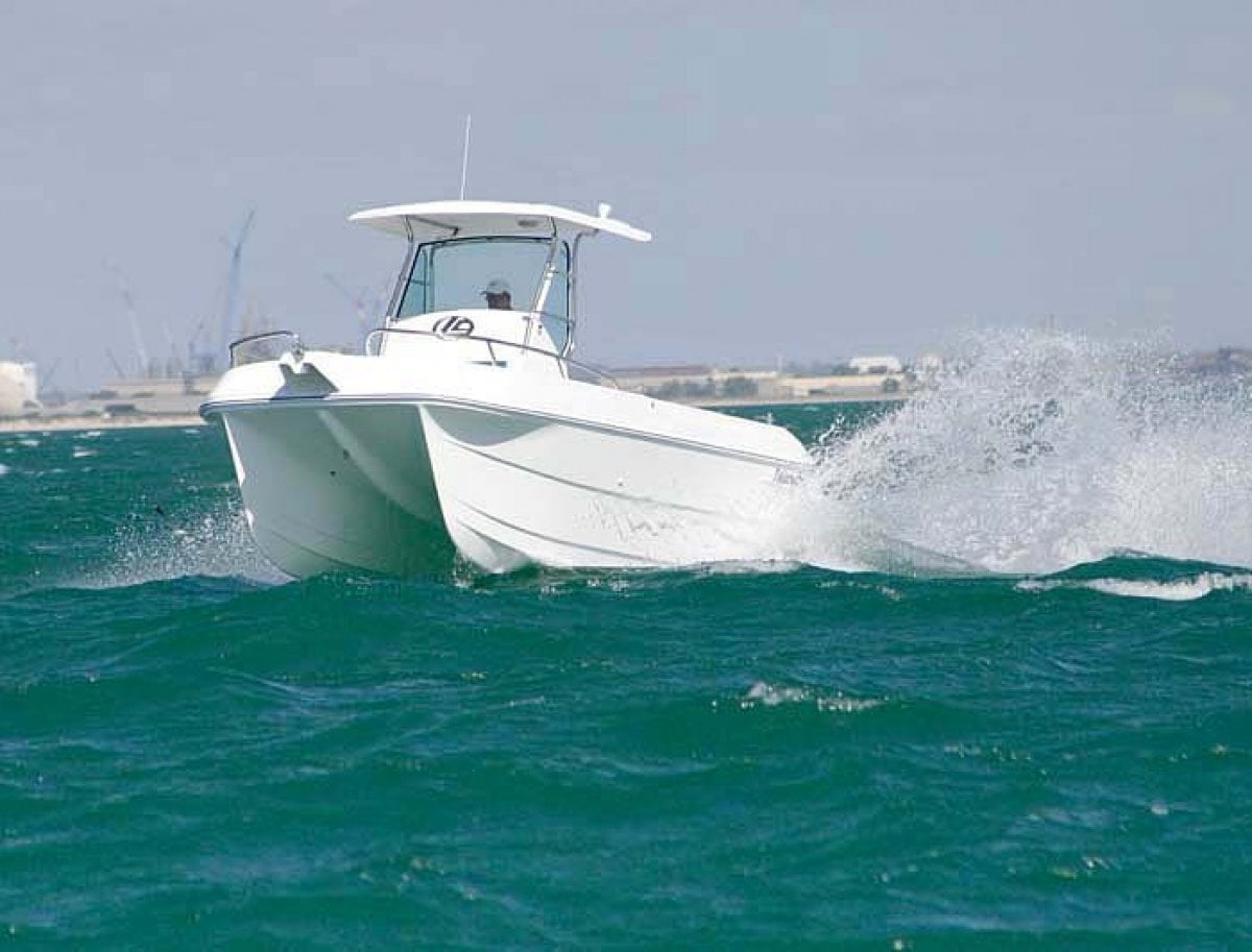 LEISURECAT ISLANDER 6000 FISHING BOAT