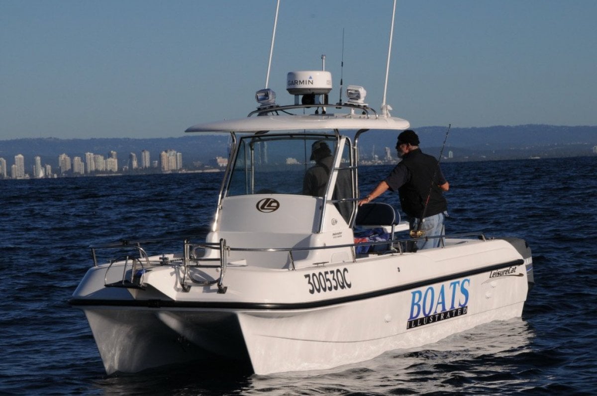 LEISURECAT ISLANDER 6000 FISHING BOAT