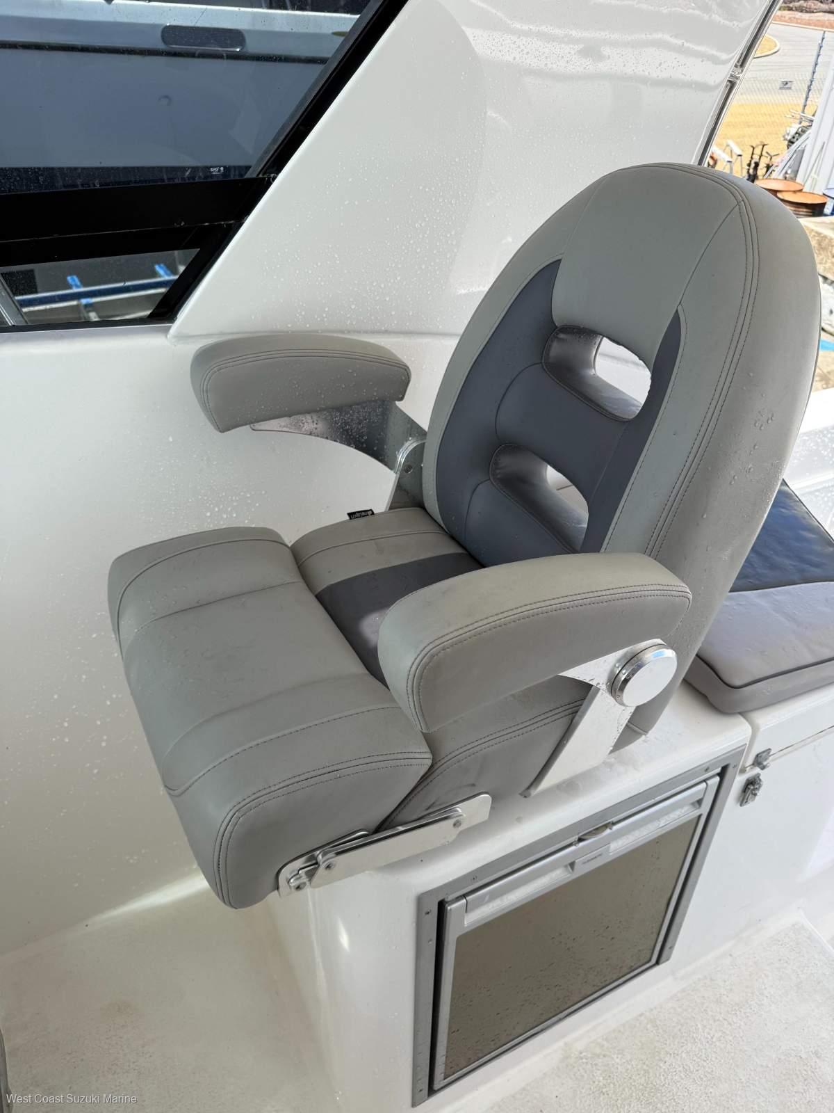 2024 LEISURECAT 8000 SPORT FISHER
