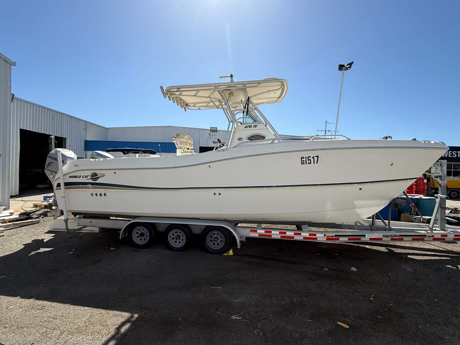 WORLD CAT 270 TE FISHING BOAT